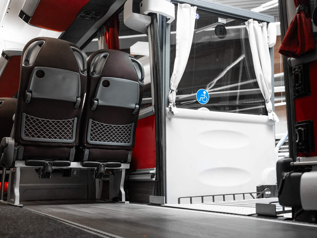 Barrierefreier Reisebus Barrierefreier Reisebus