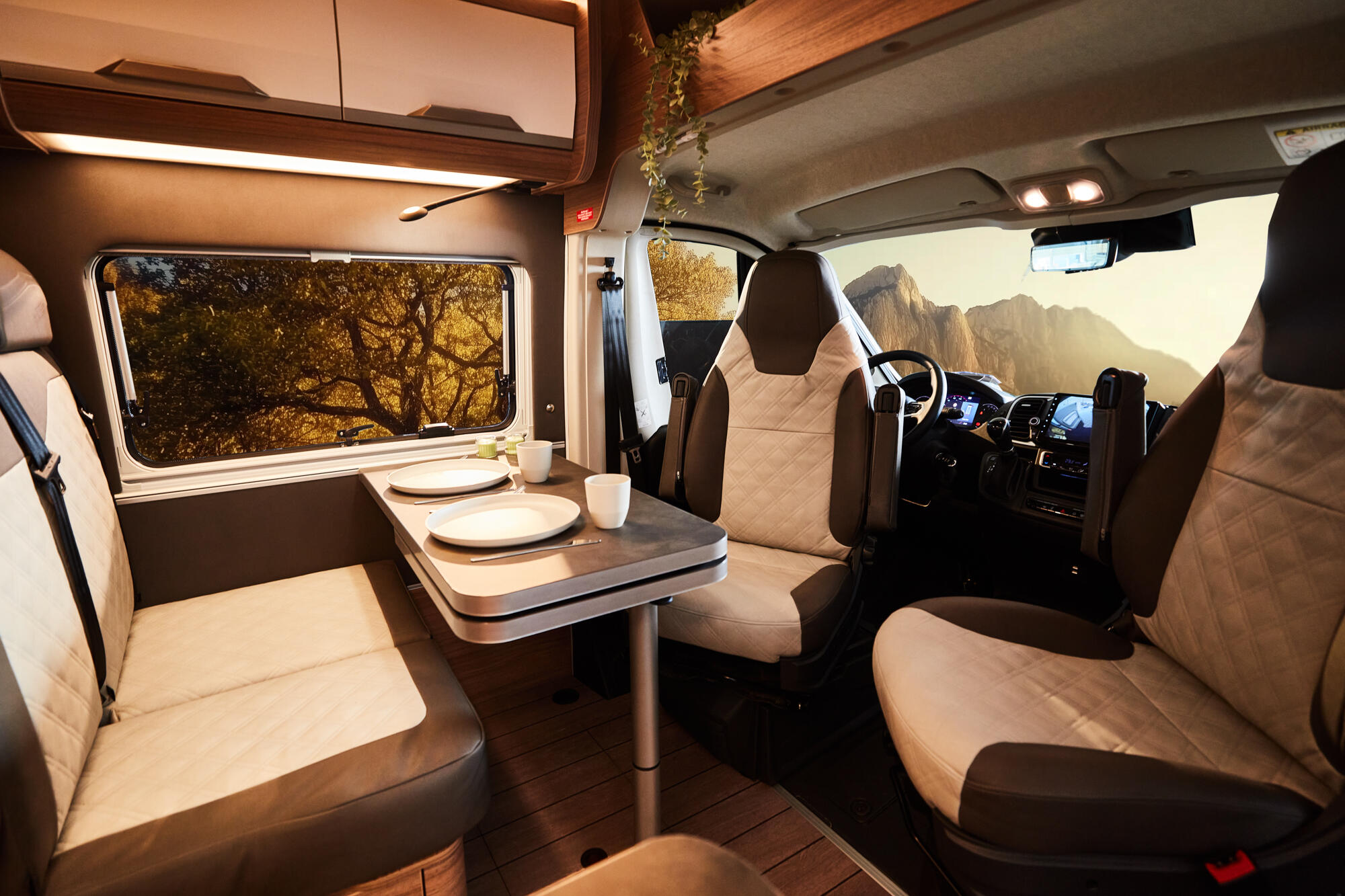 Knaus Boxlife 600 (with pop-up roof)