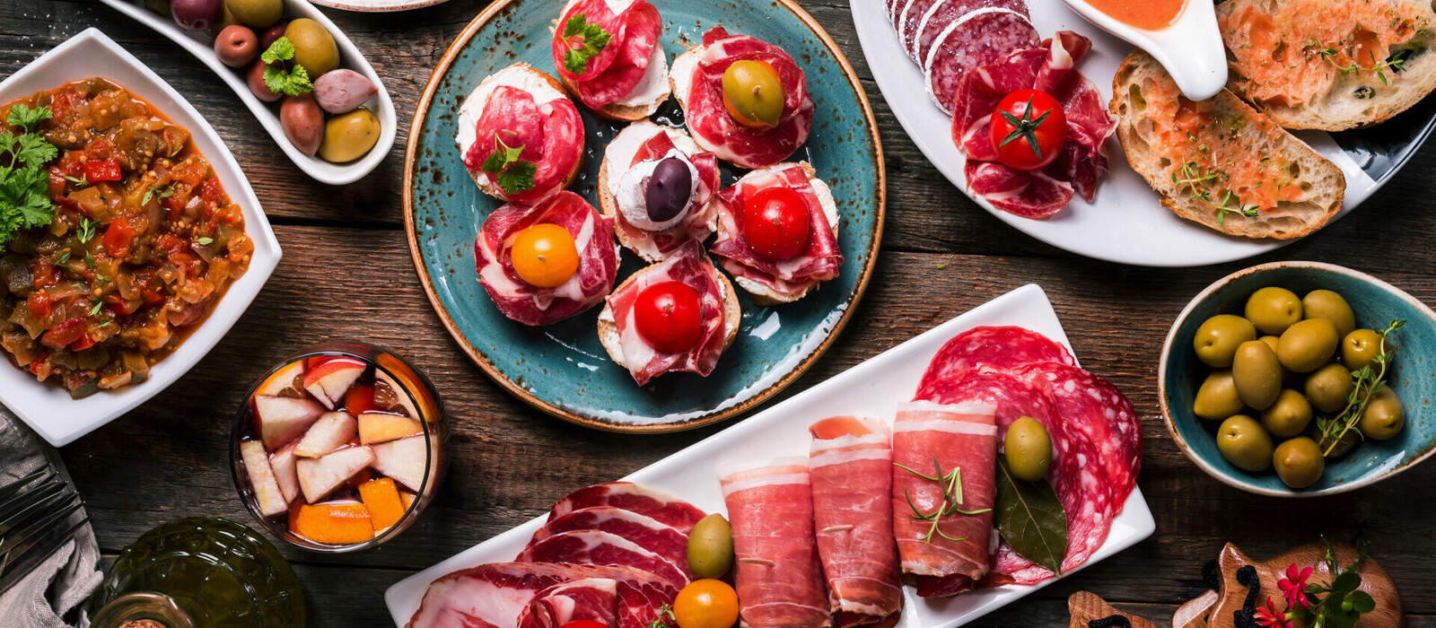 spanische Tapas und Sangria ©petrrgoskov - stock.adobe.com