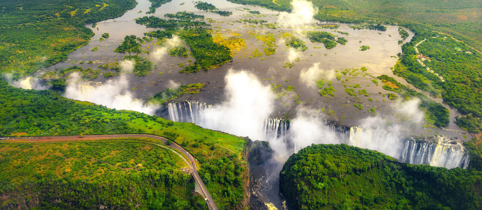 Victoria Falls in Simbabwe und Sambias ©mbrand85 - stock.adobe.com