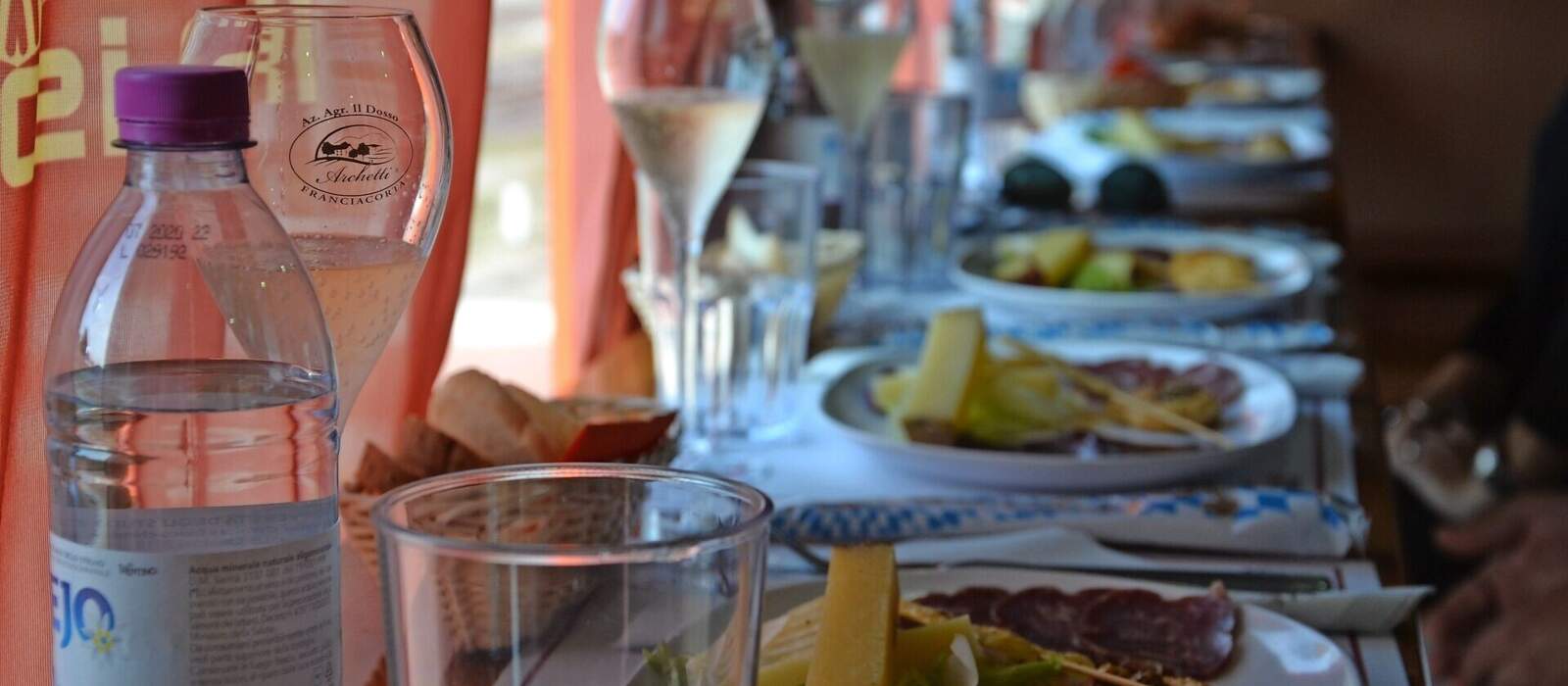 mit dem Zug der Genüsse entlang des Iseosees, Italien