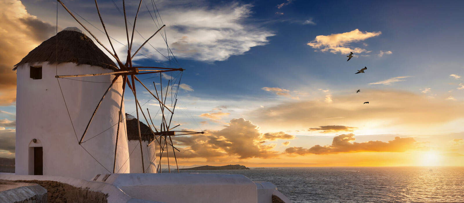 Windmühlen von Mykonos bei Sonnenuntergang ©moofushi - stock.adobe.com