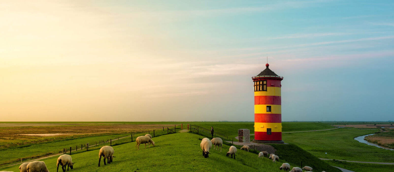 Pilsumer Leuchtturm in Ostfriesland ©Dar1930 - stock.adobe.com