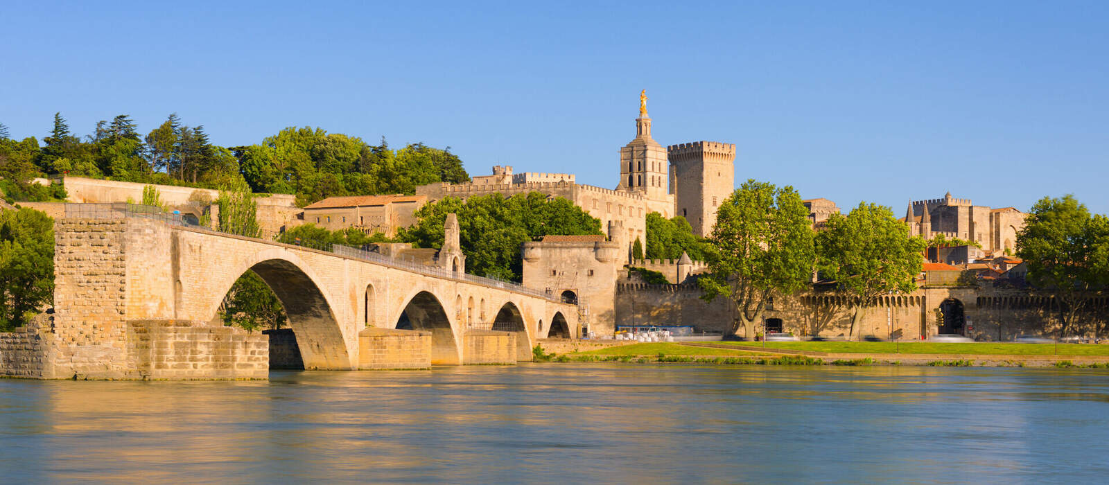 Pont Saint-Bénézet oder Pont d?Avignon in Avignon, Frankreich ©SergiyN - stock.adobe.com