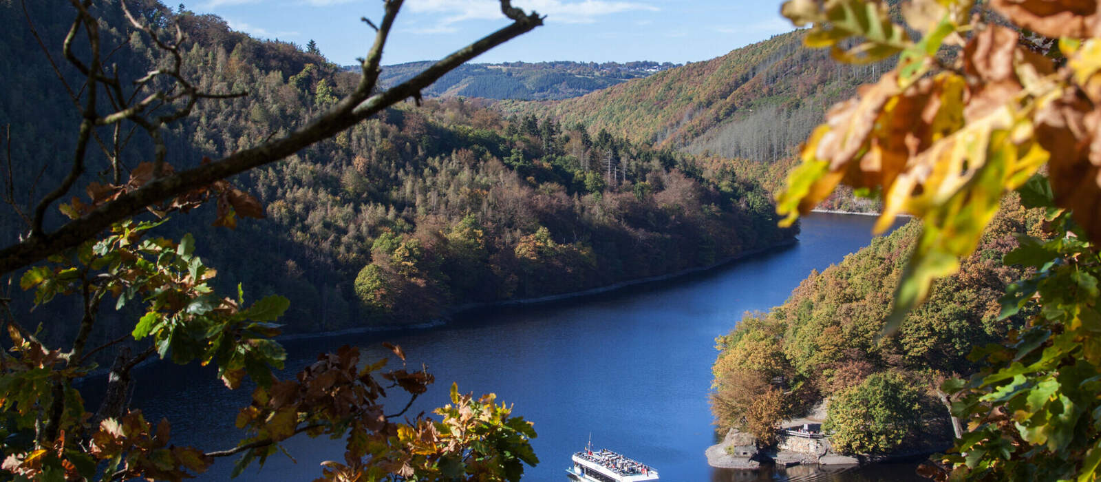Rursee mitten im Nationalpark Eifel © Gottfried Carls - stock.adobe.com