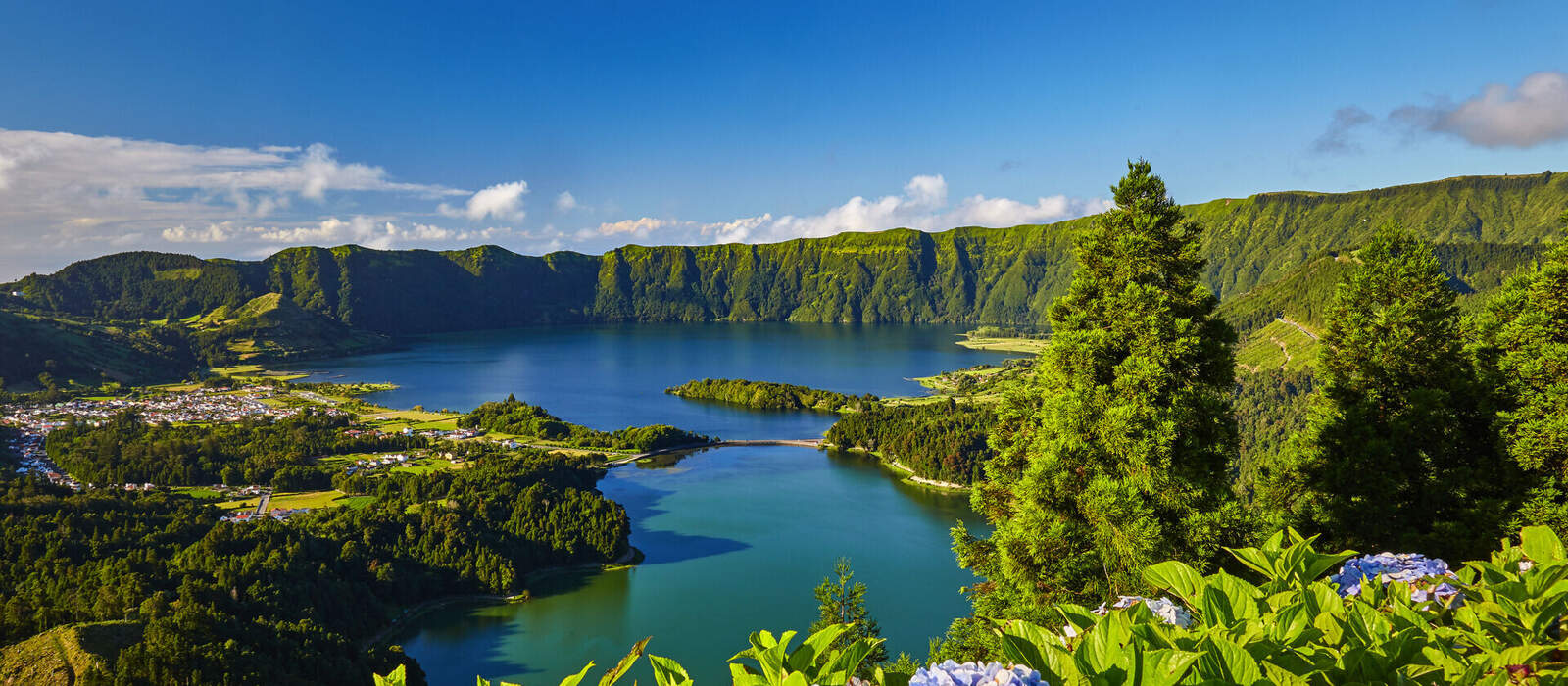 Panoramablick auf Lagoa Lago Fogo auf São Miguel © photoplace - stock.adobe.com