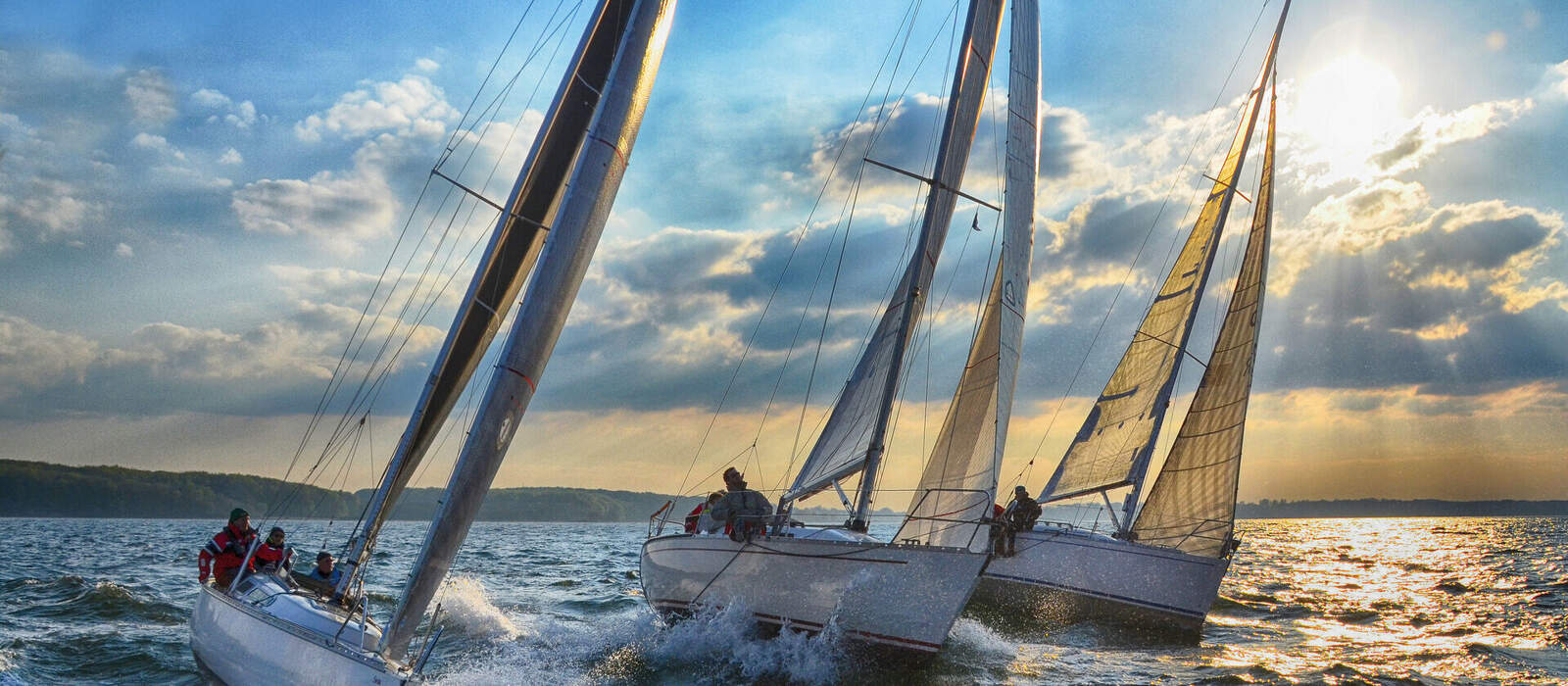 Segelregatta auf dem weiten Ozean © Irk Boockhoff