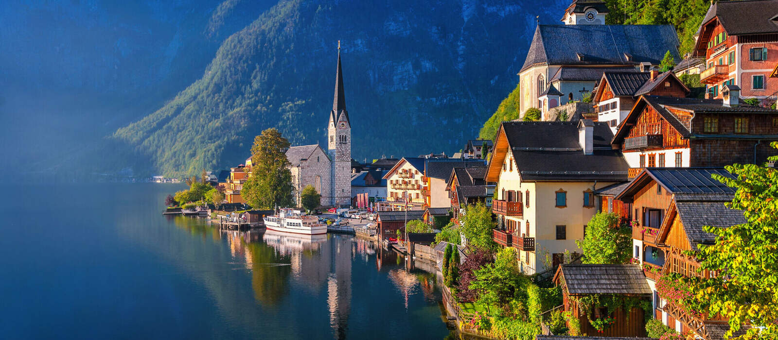 Hallstatt am Westufer des Hallstätter See im österreichischen Salzkammergut © Boris Stroujko - stock.adobe.com Hallstatt am Westufer des Hallstätter See im österreichischen Salzkammergut © Boris Stroujko - stock.adobe.com
