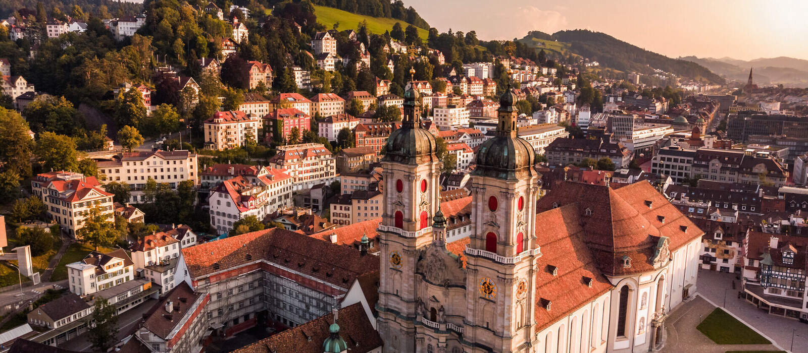 Sankt Gallen mit der Stiftskirche und Zwillingstürmen © RuslanKphoto - stock.adobe.com
