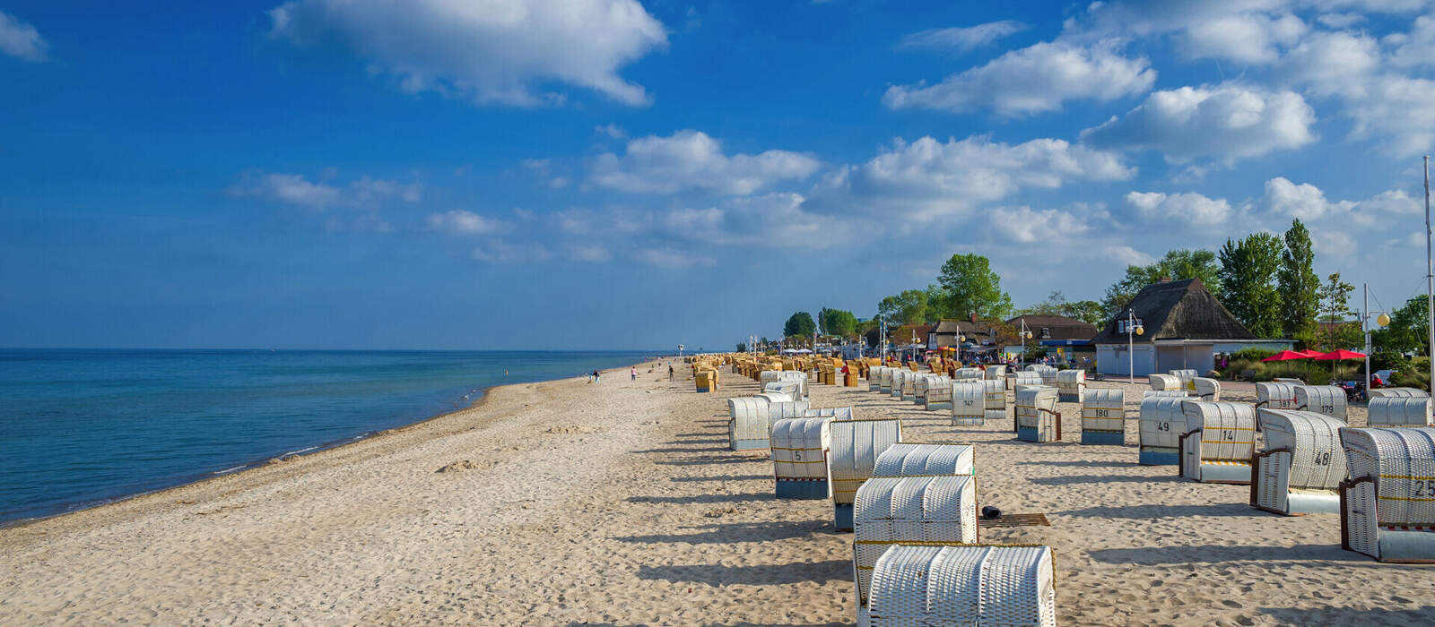 Strand und Strandkörbe in Dahme © Jürgen Wackenhut - stock.adobe.com