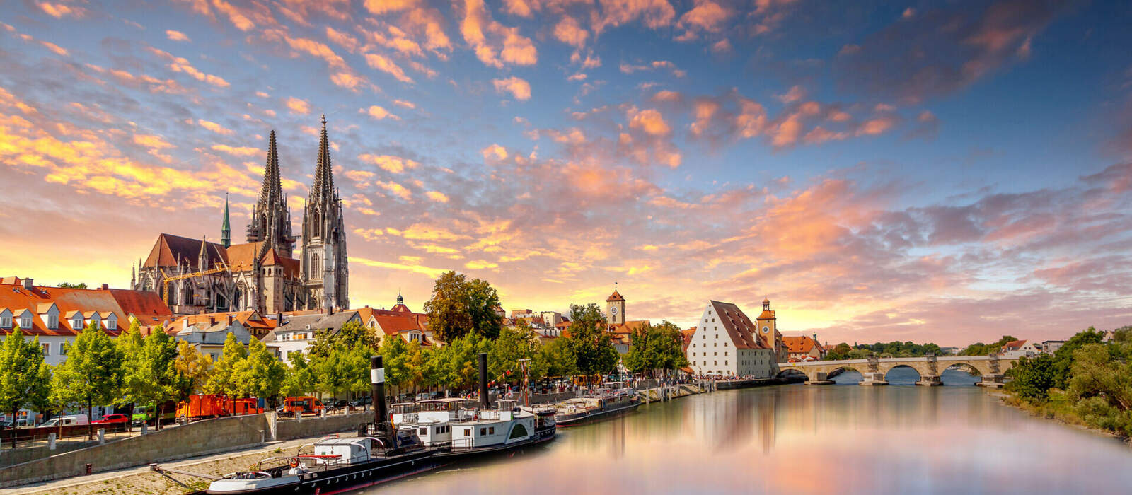 Dom zu Regensburg © Sina Ettmer - stock.adobe.com