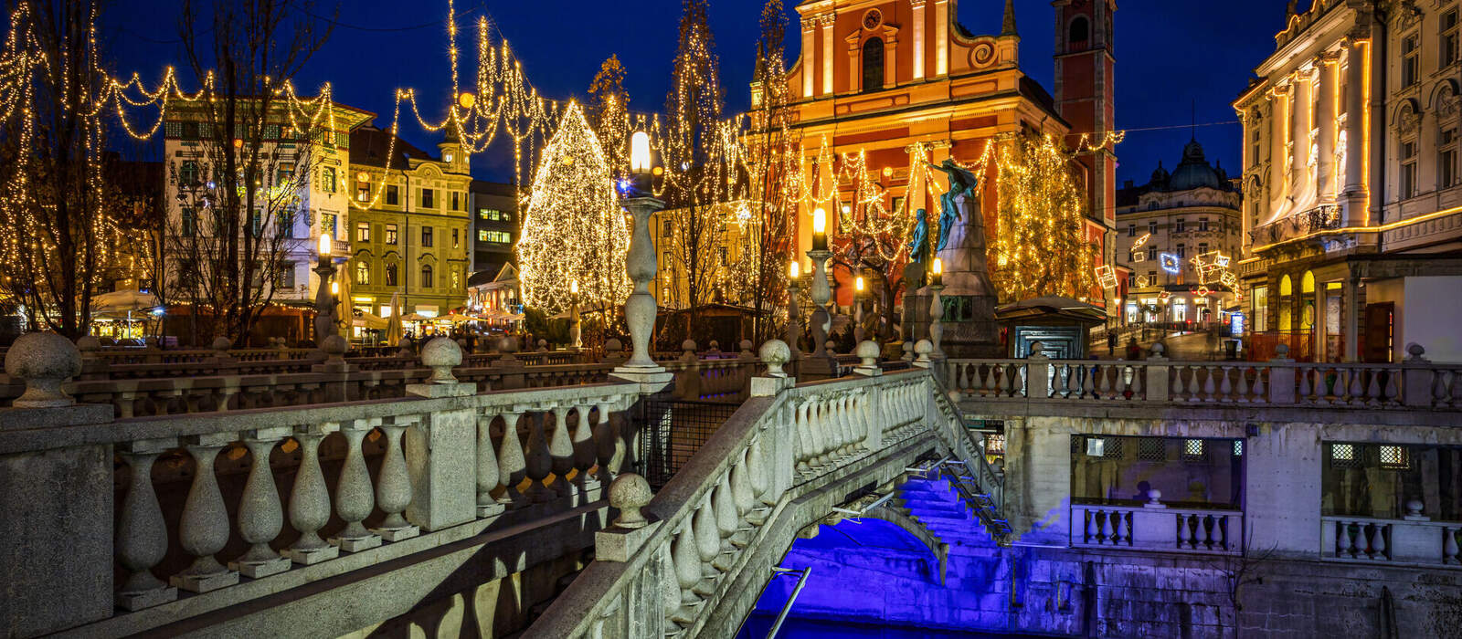 Ljubljanas Weihnachtsmarkt © catalinlazar - stock.adobe.com