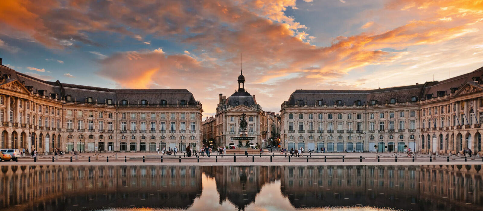 Place de la Bourse in Bordeaux © Alexander Demyanenko - stock.adobe.com
