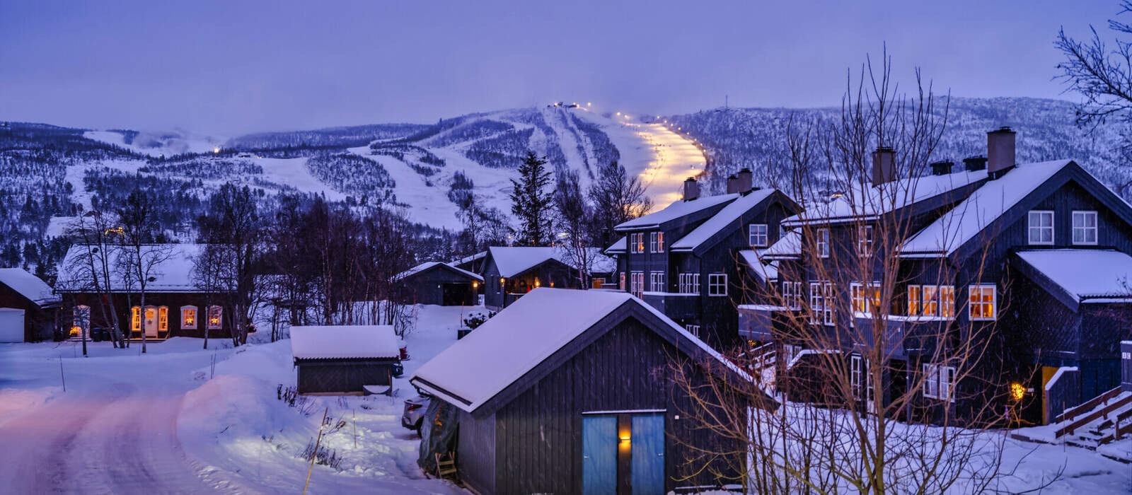 Holzhäuser und Skipist in Geilo © Arnold - stock.adobe.com