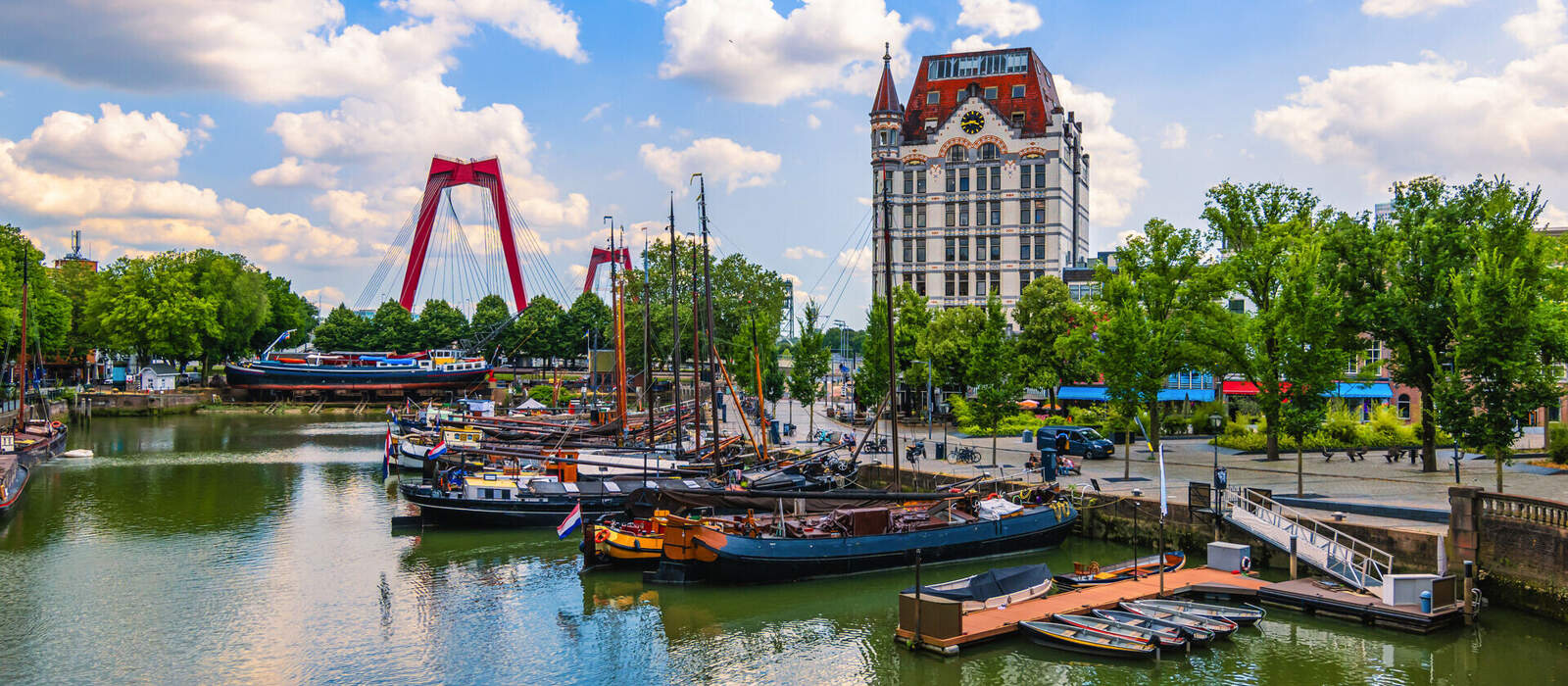 Panoramablick auf die Stadt Rotterdam mit dem alten Hafen © Nancy Pauwels - stock.adobe.com