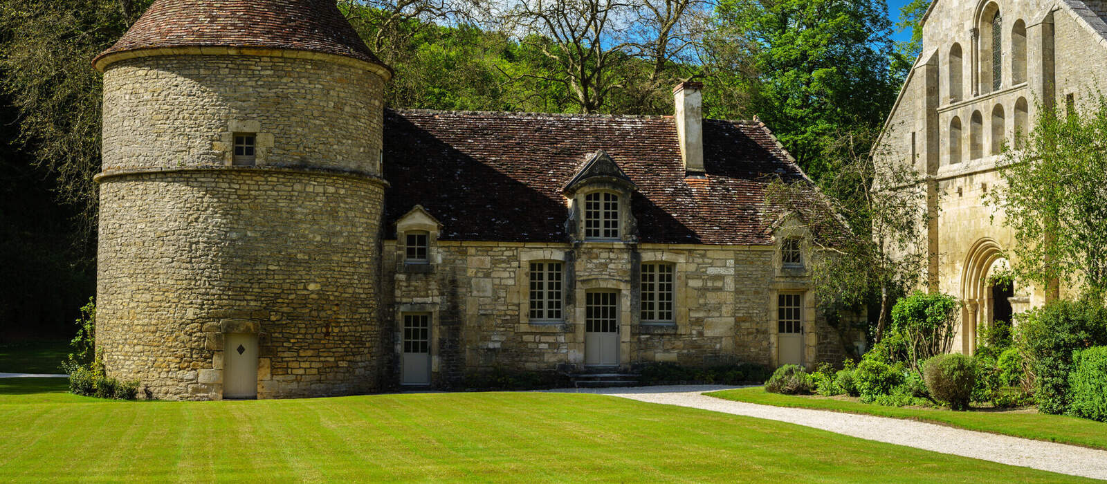 Abtei Fontenay © JM Soedher - stock.adobe.com