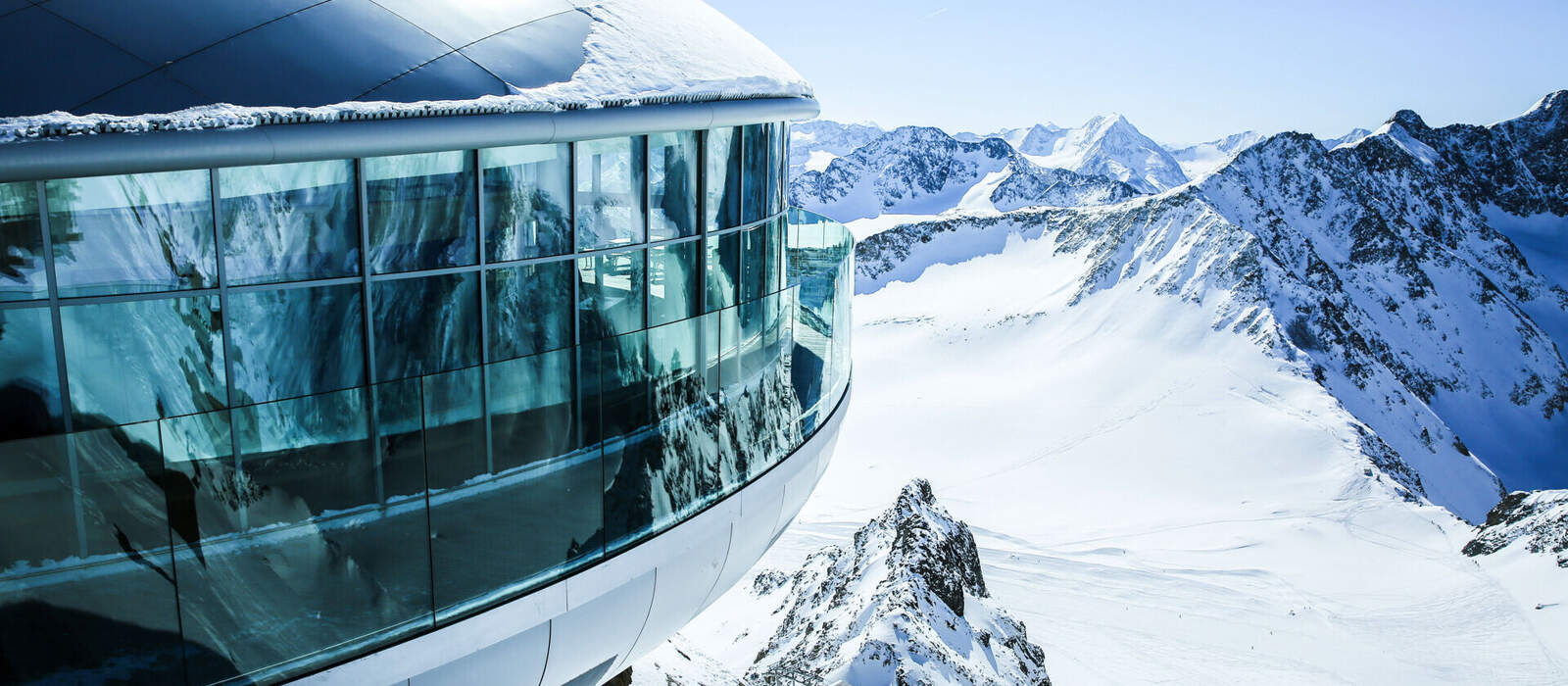 Cafe 3440 am Pitztaler Gletscher © Evgeniya Biriukova - stock.adobe.com