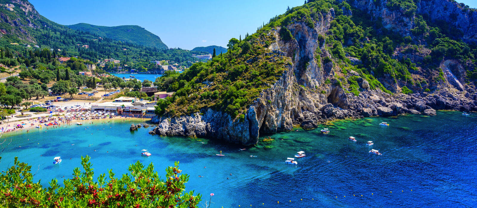 Agios Spiridon Strand auf der Insel Korfu bei Paleokastritsa © Simon Dannhauer - stock.adobe.com