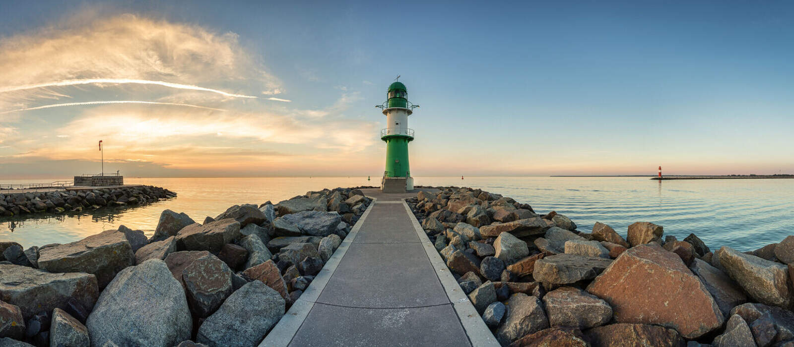 Westmole in Warnemünde © eyetronic - stock.adobe.com