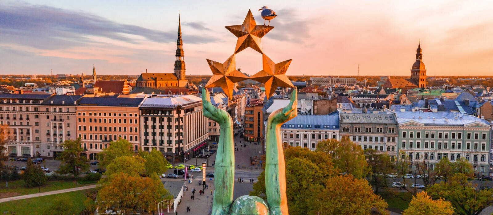 Panorama-Luftaufnahme der Altstadt von Riga © Aerial Film Studio - stock.adobe.com