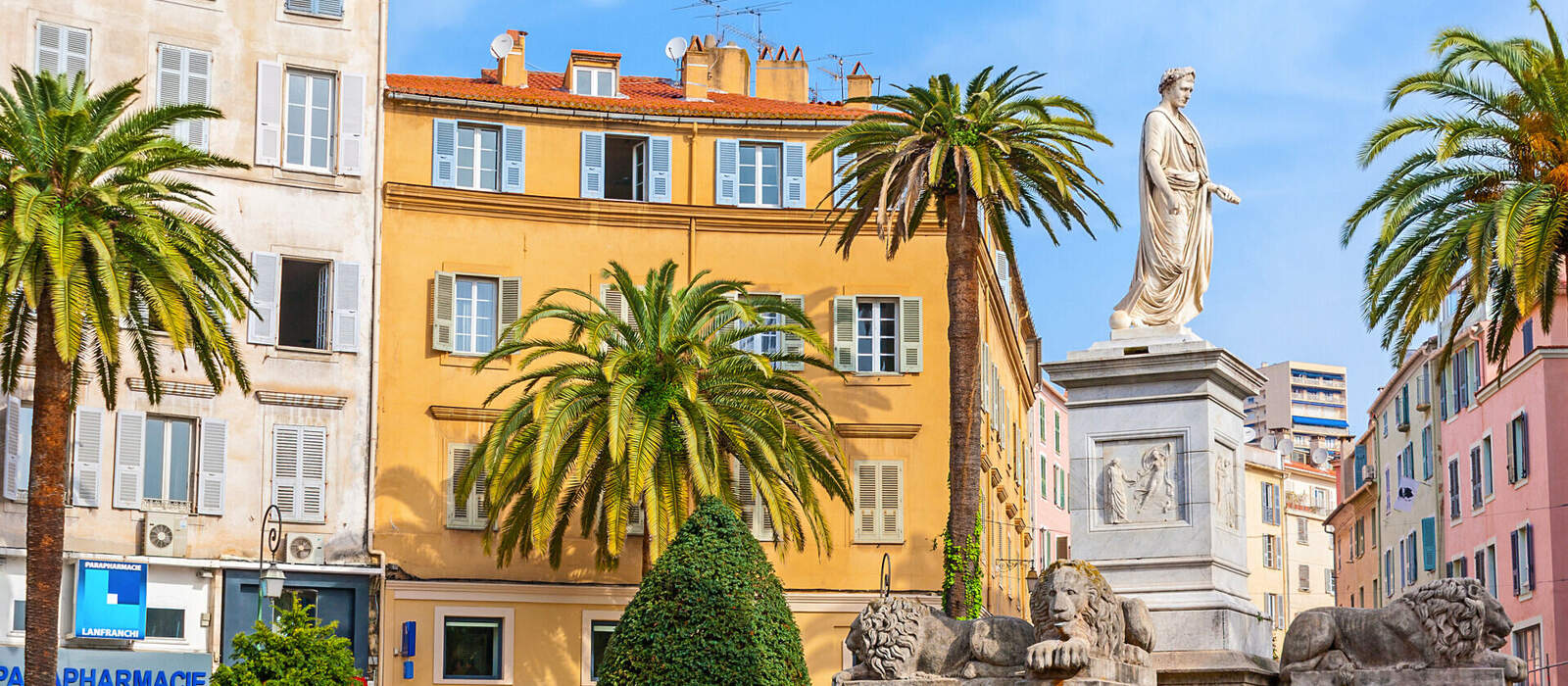 Statue von Napoleon in Ajaccio auf Korsika © efesenko - stock.adobe.com