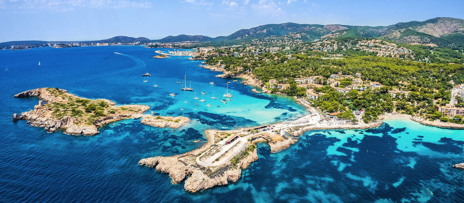 Luftaufnahme von Cala Xinxell auf Mallorca © Balate Dorin - stock.adobe.com