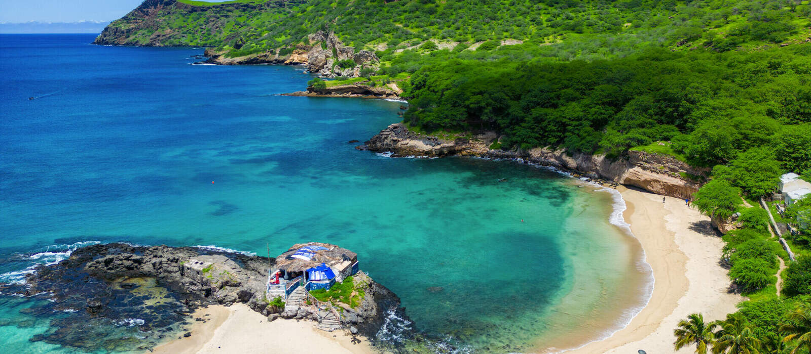 Landschaft der Insel Santiago am Strand Tarrafal © Curioso.Photography - stock.adobe.com