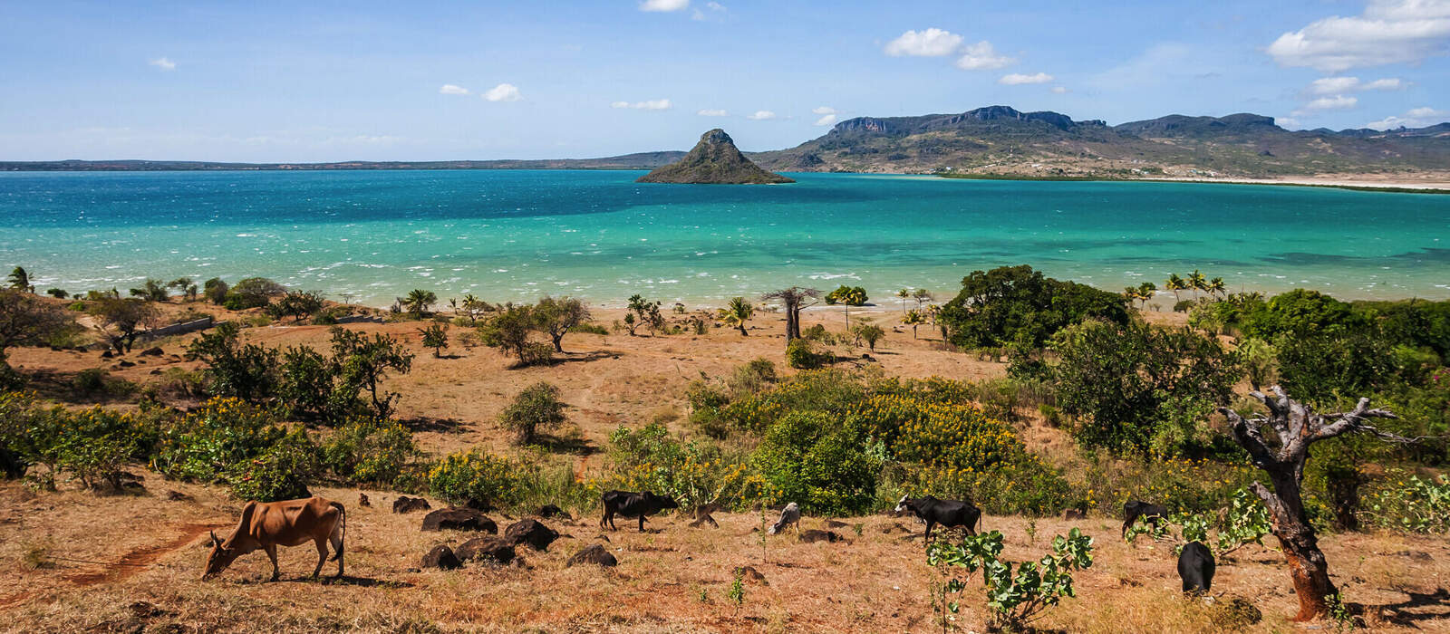 Zuckerhut - eine kleine Insel in der Mitte der Bucht vor Antsiranana © Pierre-Yves Babelon - stock.adobe.com