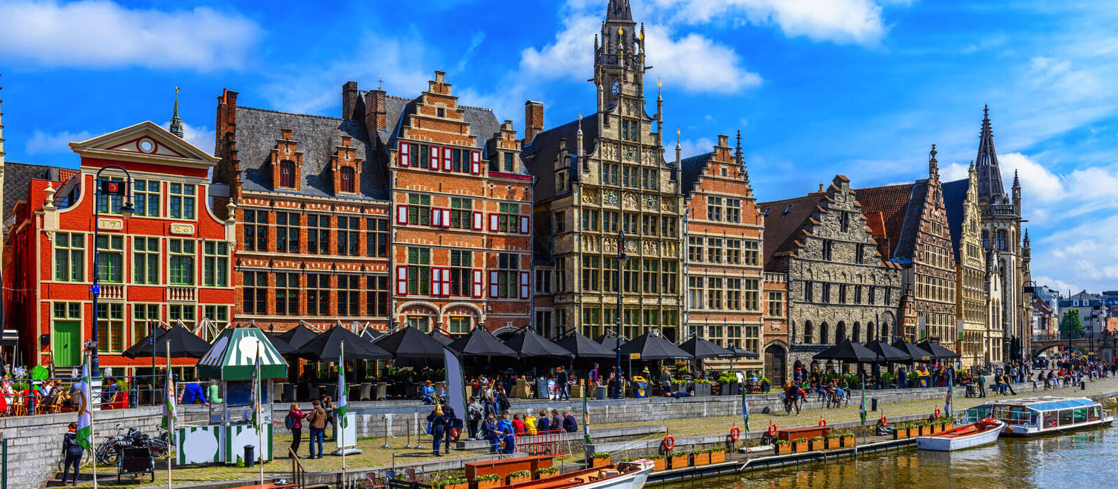 Blick auf den Graslei-Kai und den Fluss Leie im historischen Stadtzentrum von Gent © Ekaterina Belova - stock.adobe.com