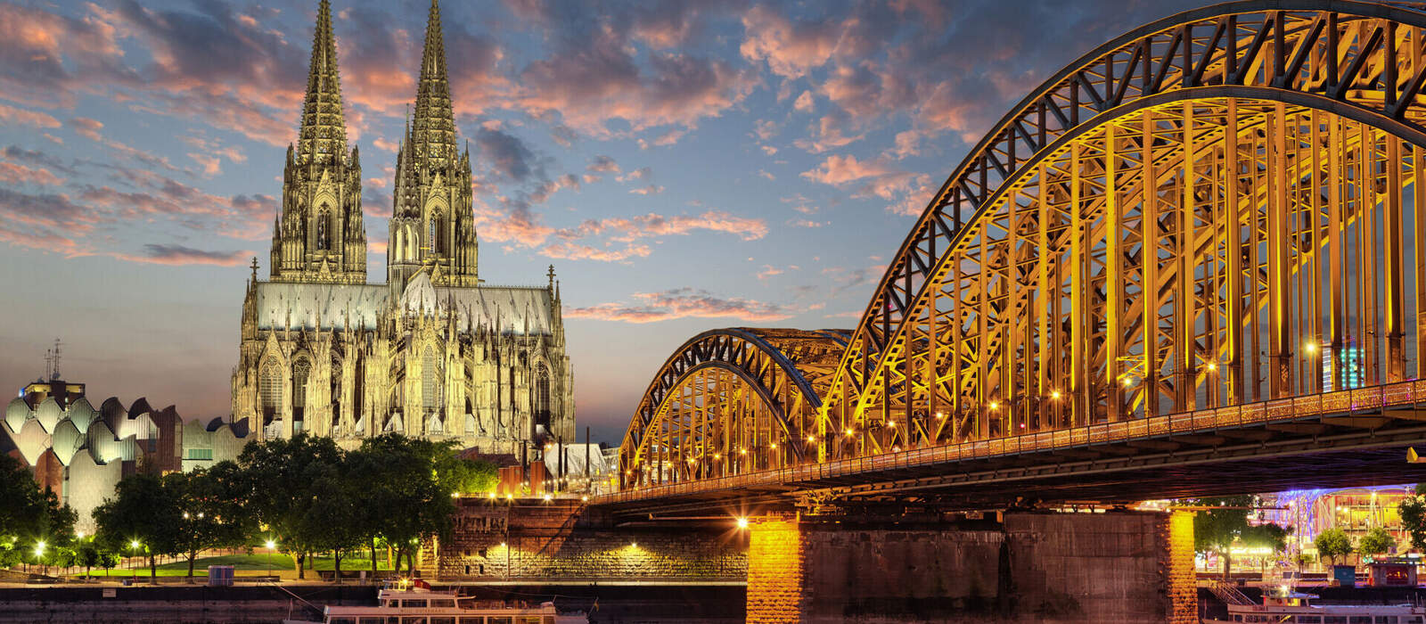 Köln Dom am Rhein © pixelliebe - stock.adobe.com