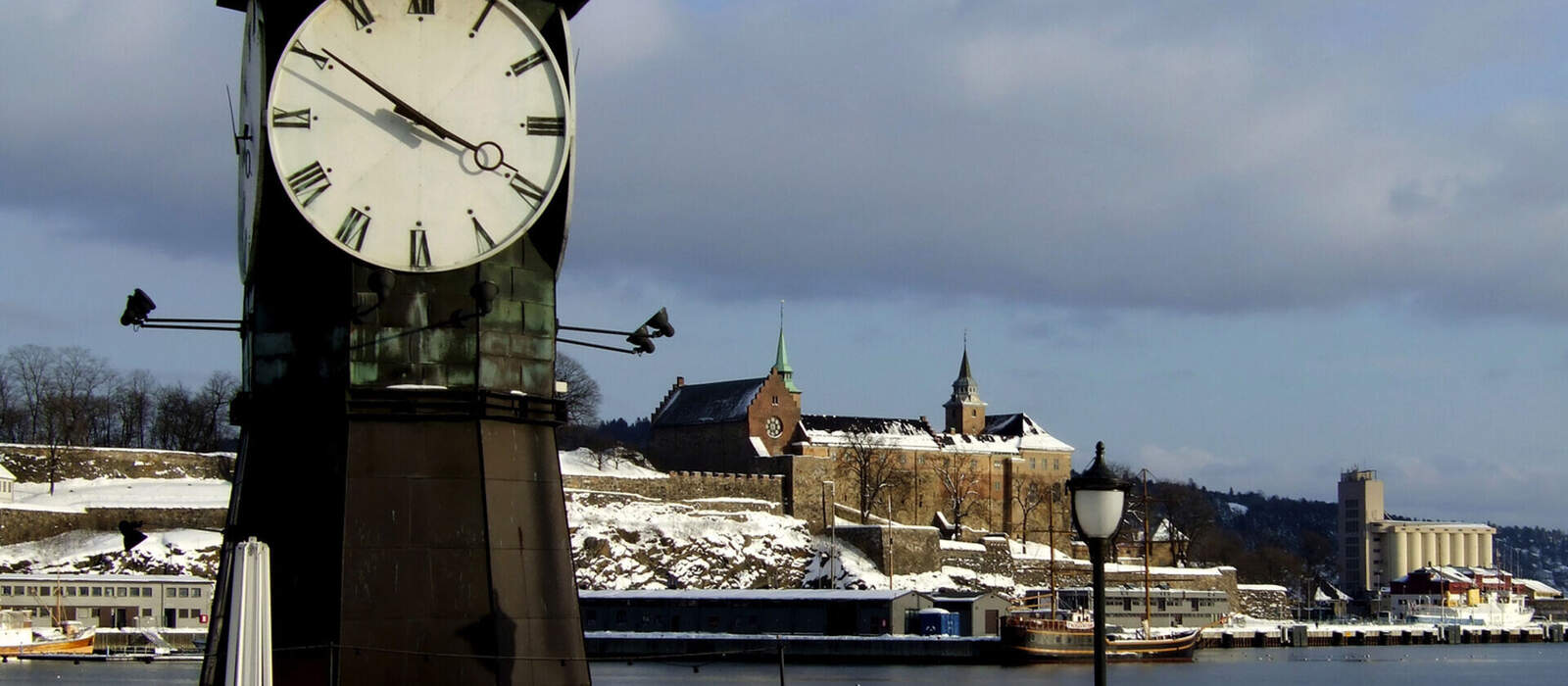 Aker Brygge in Oslo im Winter © Robert Rozbora - stock.adobe.com