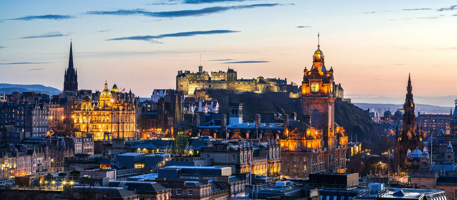 Edinburgh am Abend © Anthony Brown - stock.adobe.com