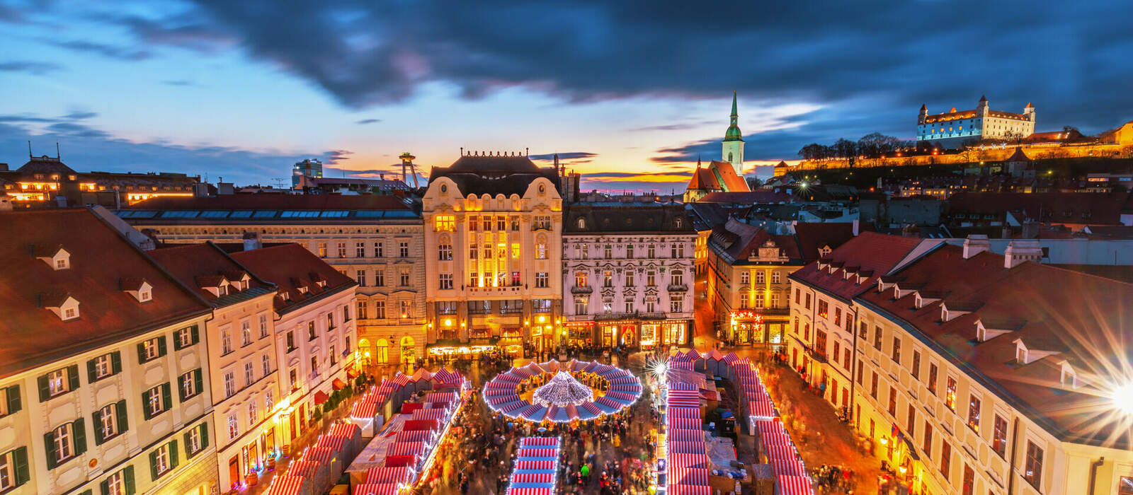 Weihnachtsmarkt in Bratislava, Slowakei © Rastislav Sedlak SK - stock.adobe.com
