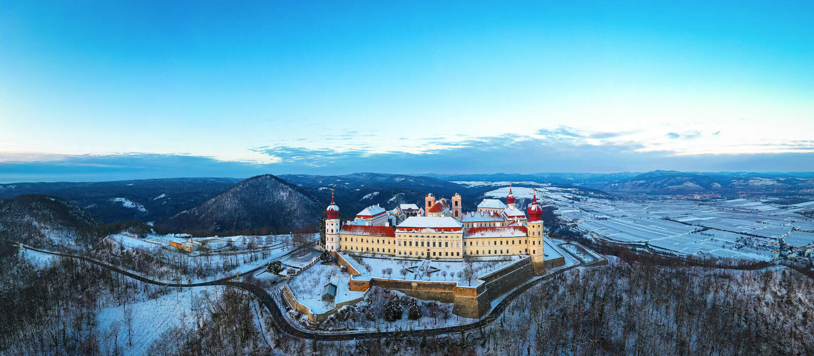 Stift Göttweig in der Wachau im Winter © mdworschak - stock.adobe.com