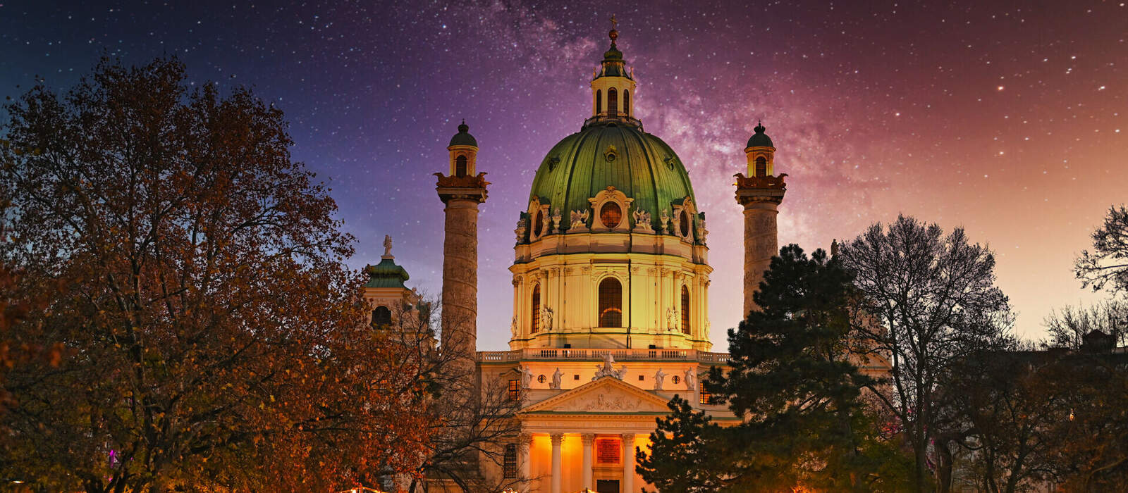 Weihnachtsmarkt am Karlsplatz in Wien © goce risteski - stock.adobe.com