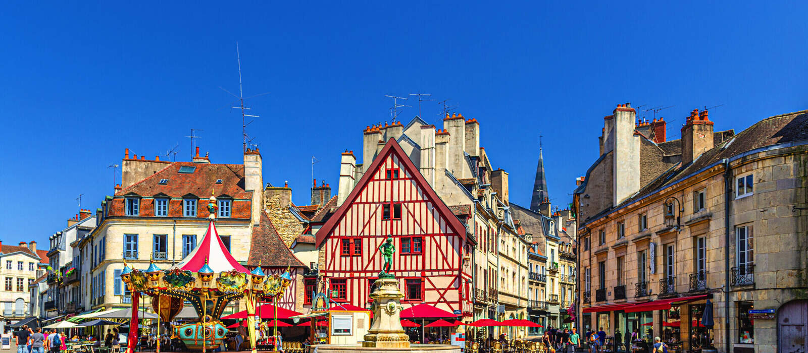 historisches Zentrum auf dem Place La Fontaine Francois Rude in der Altstadt von Dijon © Aliaksandr - stock.adobe.com