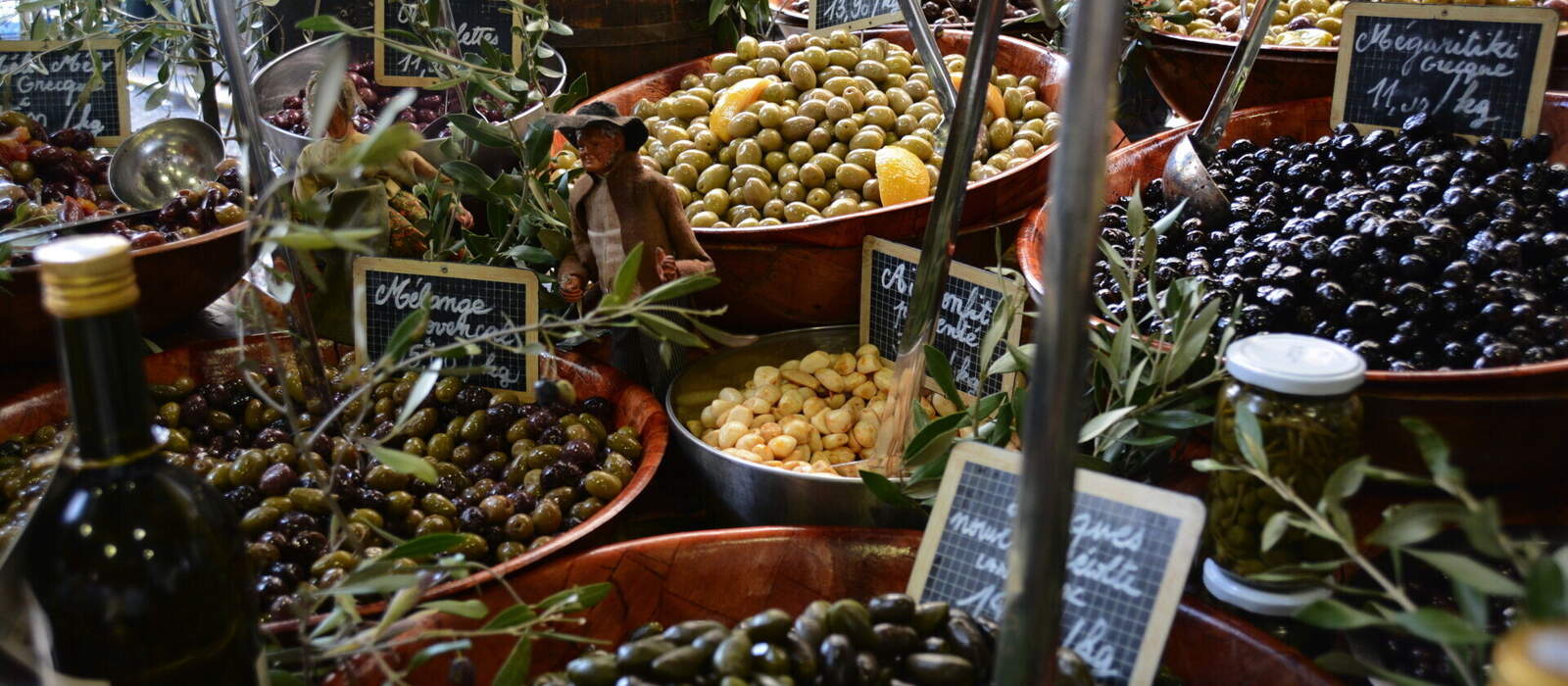 Oliven auf provenzalischen Markt in Antibes © coucou06 - stock.adobe.com