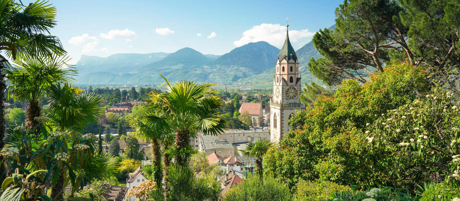 Stadtansicht von Meran, Südtirol © ThomBal - stock.adobe.com