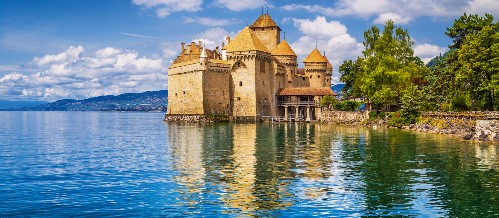 Der weltbekannte Chateau de Chillon am Genfer See,Schweiz © JFL Photography - Fotolia