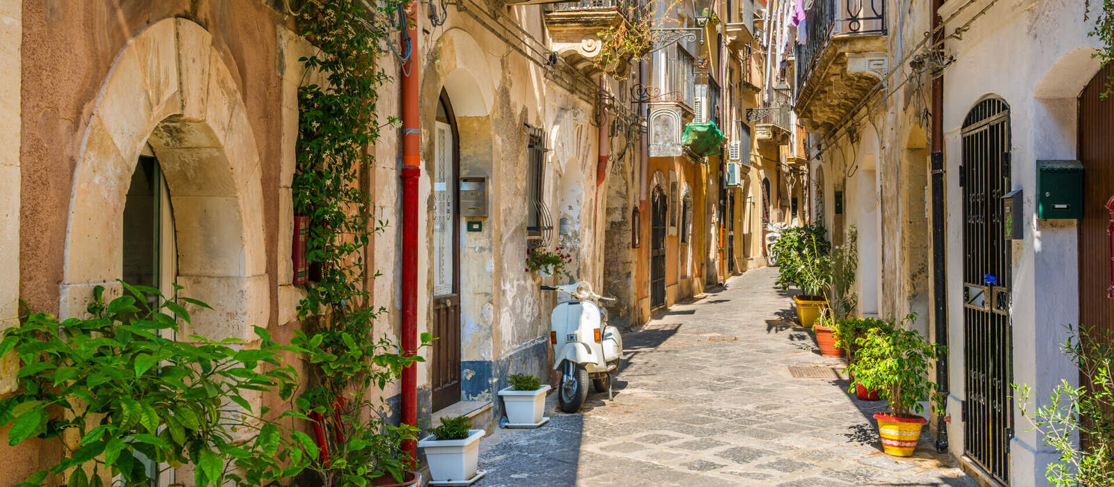 das historische Zentrum der Insel Ortigia in Syrakus auf Sizilien © e55evu - stock.adobe.com