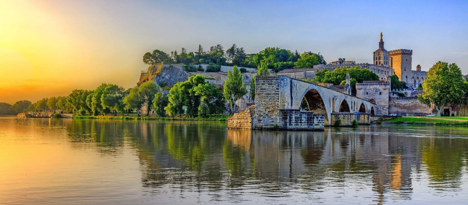 Pont Saint-Bénézet oder Pont d’Avignon in Avignon, Frankreich © fenlio - Fotolia