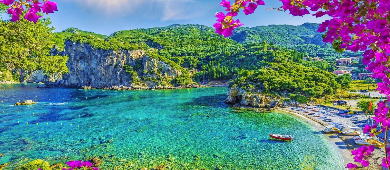 Bucht mit kristallklarem Wasser in Paleokastritsa, Korfu Insel, Griechenland © Balate Dorin - stock.adobe.com