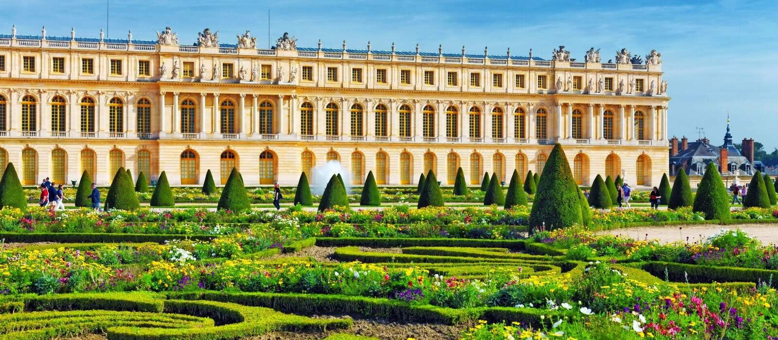 Parkanlage vor der königlichen Residenz in Versailles © BRIAN_KINNEY - stock.adobe.com