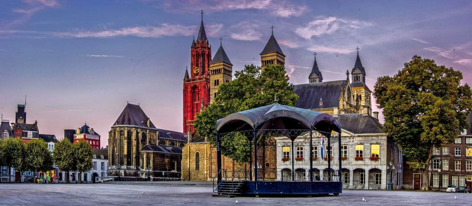 Vrijthof in Maastricht in den Niederlanden © Geert Bollen - stock.adobe.com