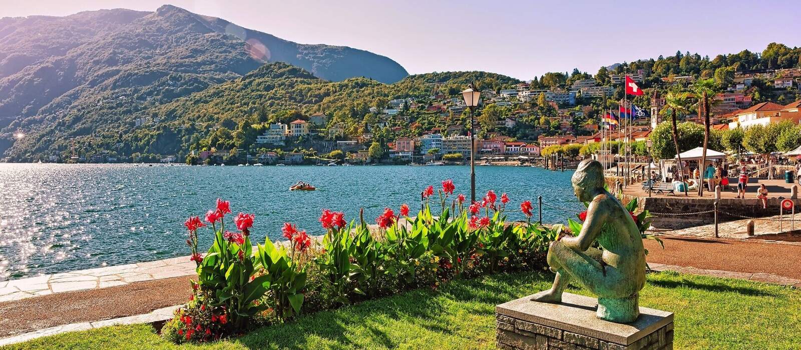 Frauenskulptur an der Promenade von Ascona © R.Babakin - stock.adobe.com