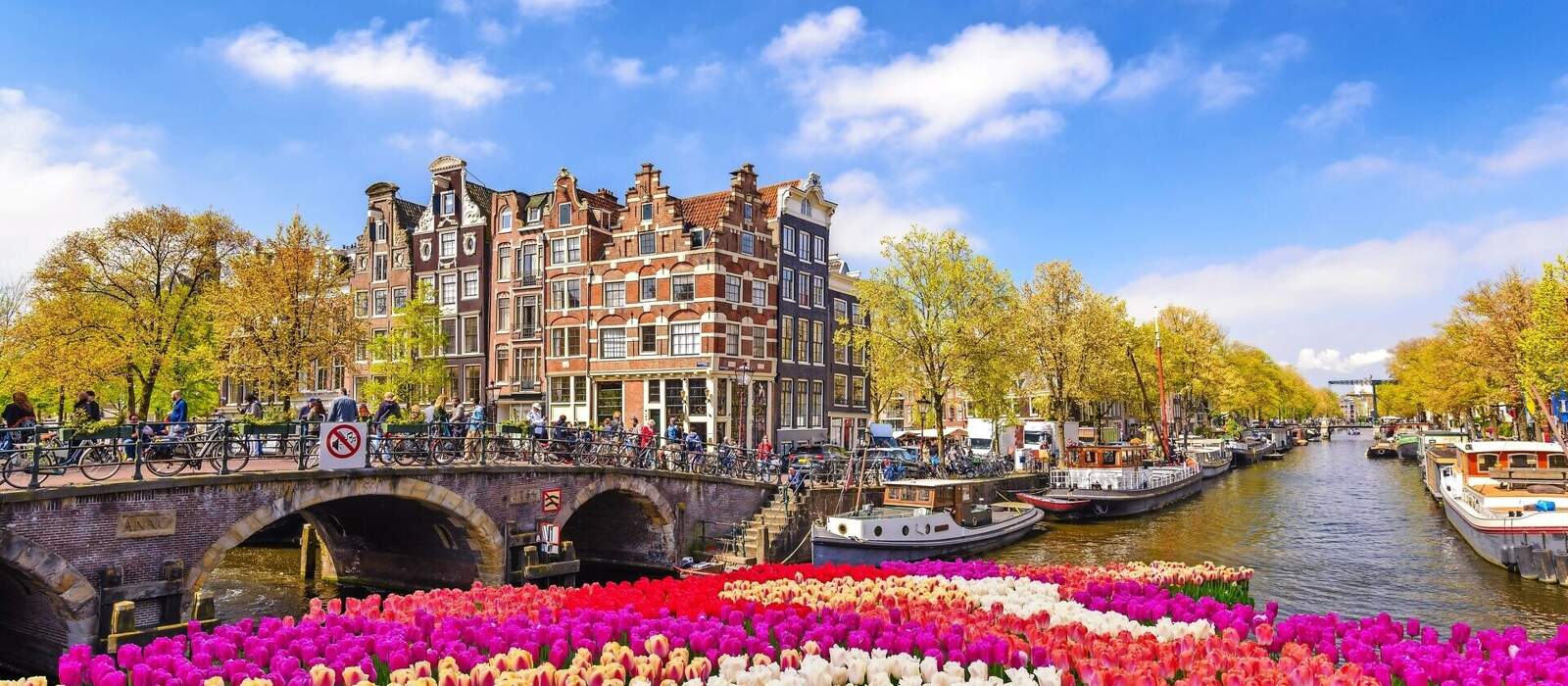 Amsterdam in den Niederlanden © Noppasinw - stock.adobe.com