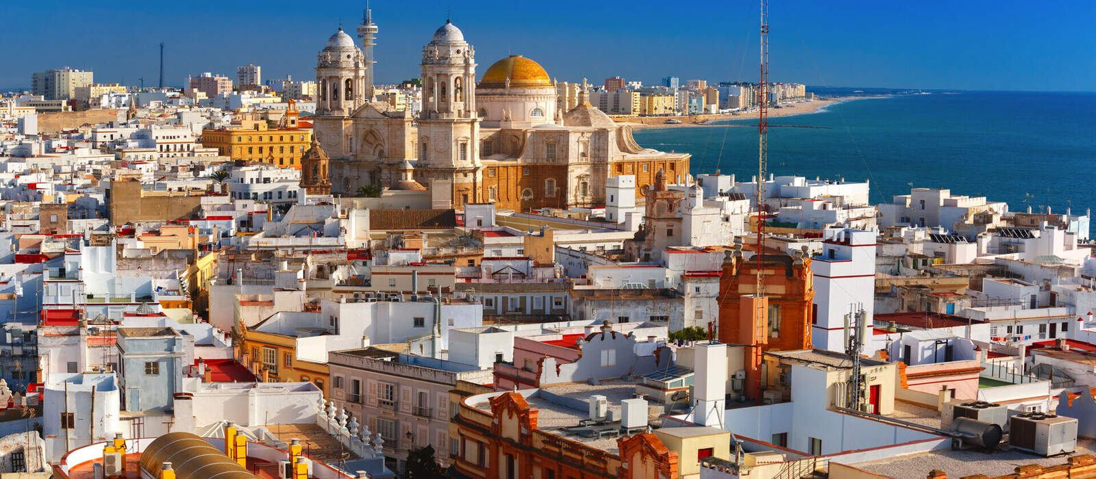 Cathedral de Santa Cruz in Cadiz, Spanien ©Kavalenkava - stock.adobe.com