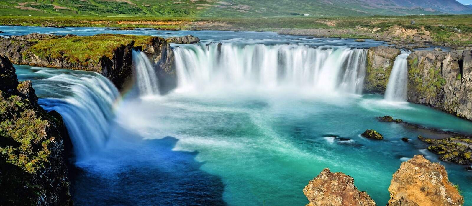 The Godafoss (Icelandic: waterfall of the gods) is a famous wate © Blue Planet Studio - stock.adobe