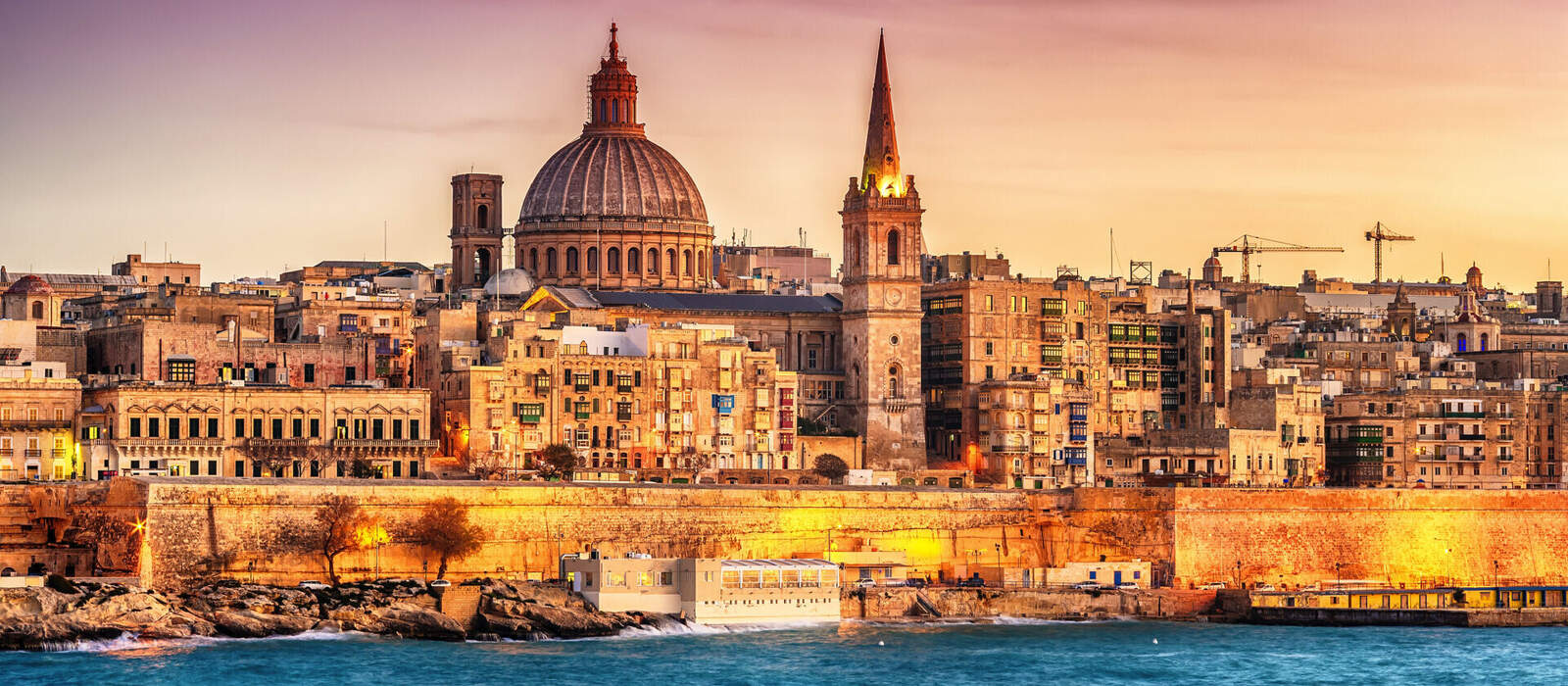 Valletta, Malta: skyline from Marsans Harbour at sunset. The cathedral © krivinis - stock.adobe.com