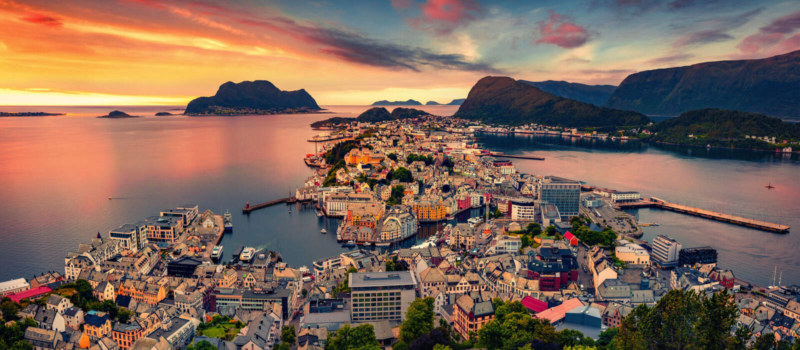 Alesunds Hafen © Andrew Mayovskyy - stock.adobe.com